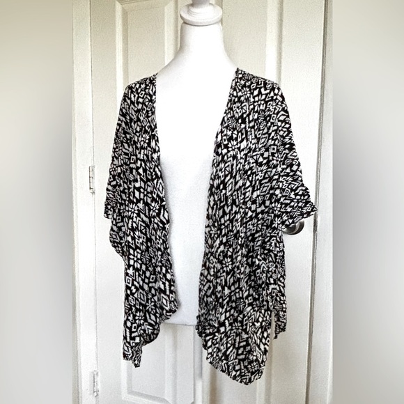 Cotton On Monochrome Patterned Cardigan - Picture 2 of 5